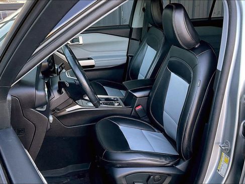 Used 2022 Ford Explorer XLT w/ Equipment Group 202A image 25