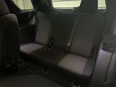 Used 2023 Chevrolet Traverse LT image 18