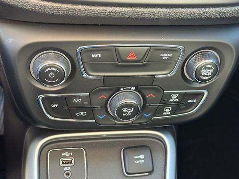 Used 2020 Jeep Compass Latitude image 25