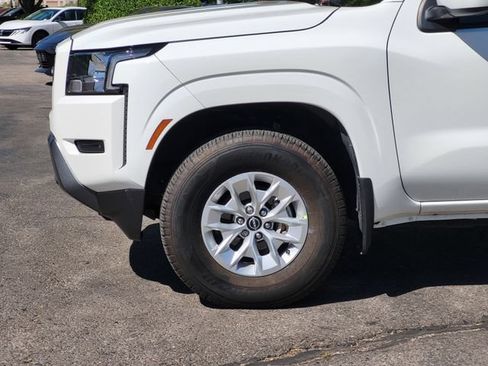 Certified 2024 Nissan Frontier SV AWD/4WD image 6