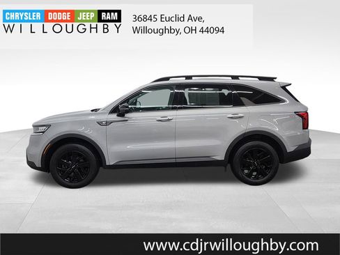 Used 2023 Kia Sorento S w/ Panoramic Sunroof Package AWD/4WD image 5