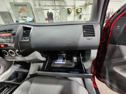 Used 2011 Toyota Tacoma 4x4 Regular Cab image 26