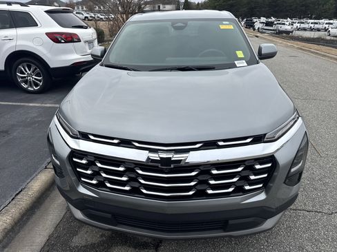 Certified 2025 Chevrolet Equinox LT image 3