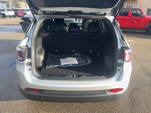 New 2026 Jeep Compass Latitude image 18