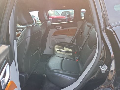 Used 2023 Jeep Compass Limited AWD/4WD image 11