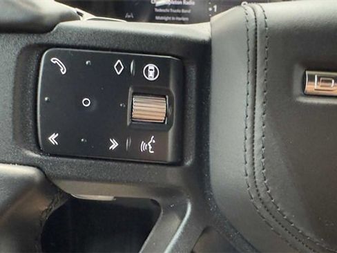 Used 2025 Land Rover Defender 110 V8 image 33