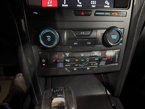 Used 2018 Ford Explorer XLT image 21