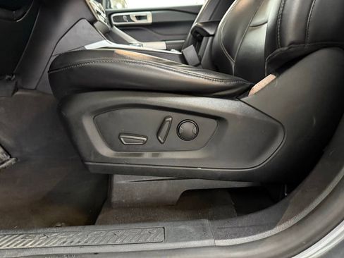 Certified 2022 Ford Explorer XLT w/ Equipment Group 202A image 24