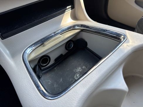 Used 2019 Dodge Grand Caravan SXT image 30