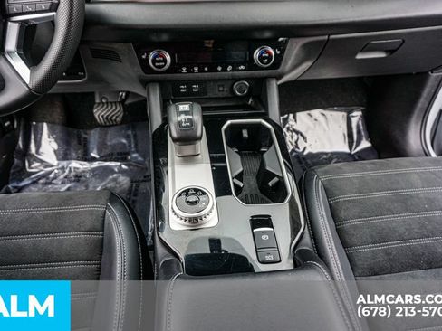 Used 2025 Mitsubishi Outlander SE FWD image 42