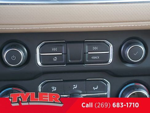 Used 2021 Chevrolet Suburban Premier w/ Premium Package AWD/4WD image 37