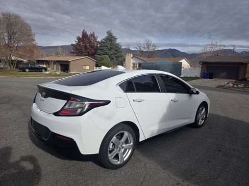 Used 2017 Chevrolet Volt LT w/ Comfort Package image 5