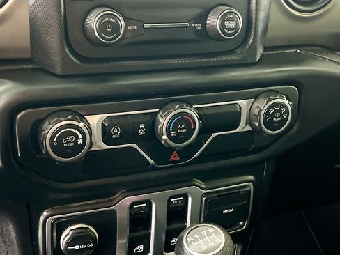 Used 2018 Jeep Wrangler Sport image 27