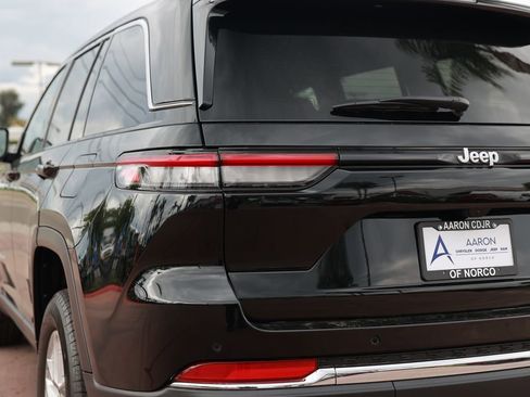 New 2025 Jeep Grand Cherokee Laredo image 9