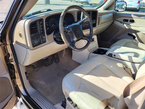 Used 2001 Chevrolet Tahoe LT w/ LT Preferred Equipment Group image 3