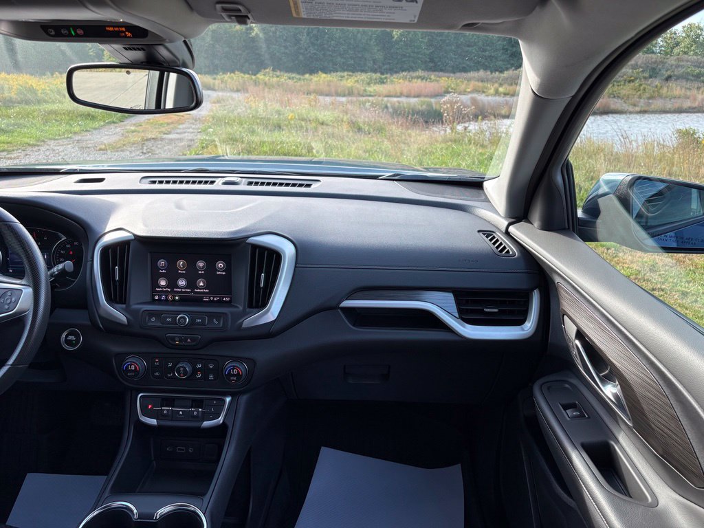 Used 2024 GMC Terrain SLE w/ Driver Convenience Package FWD image 31