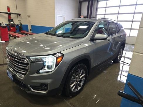 Used 2024 GMC Terrain SLT image 4