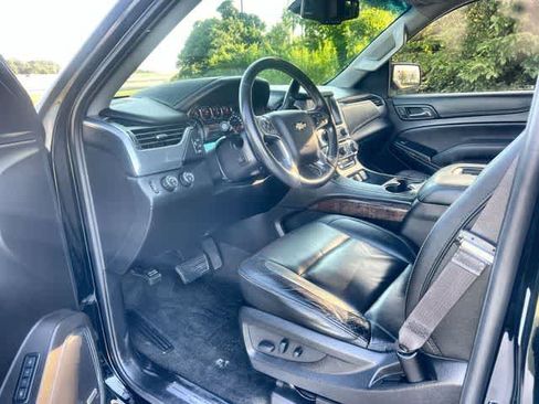 Used 2017 Chevrolet Tahoe LT w/ LT Signature Package AWD/4WD image 3