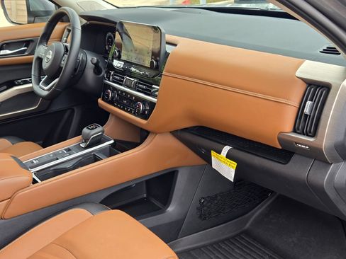 Used 2025 Nissan Pathfinder Platinum w/ Cargo Package FWD image 29