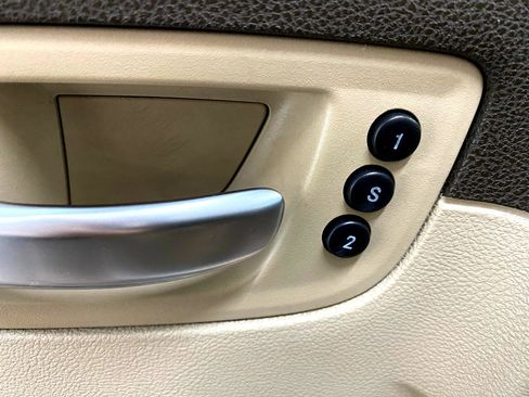 Used 2011 Chrysler 300 Limited w/ Luxury Group image 38