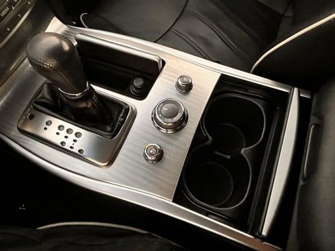 Certified 2019 INFINITI Q70 Luxe image 18