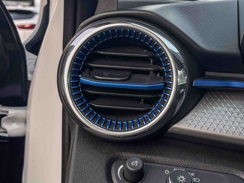 Certified 2025 Chevrolet Trax LT w/ LT Convenience Package image 43