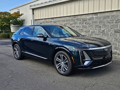 New 2026 Cadillac Lyriq Luxury image 12