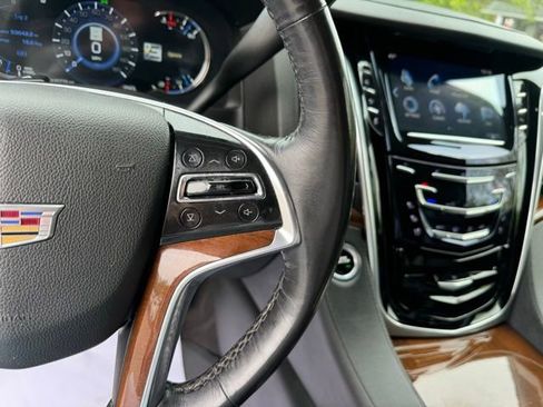 Used 2020 Cadillac Escalade Luxury AWD/4WD image 25