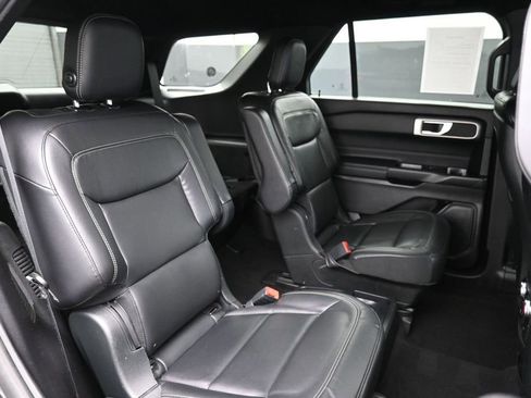 Used 2020 Ford Explorer XLT w/ Equipment Group 202A RWD image 25