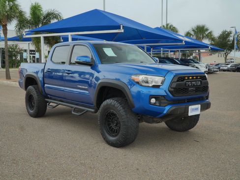Used 2018 Toyota Tacoma TRD Off-Road AWD/4WD image 3