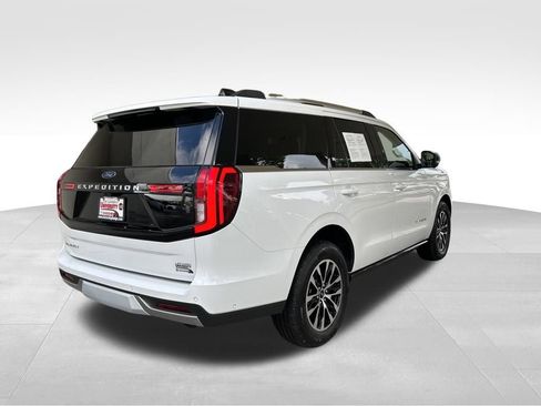 Used 2025 Ford Expedition Platinum AWD/4WD image 3