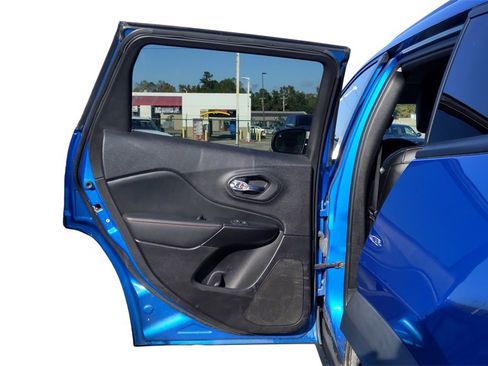 Used 2022 Jeep Cherokee Trailhawk image 29