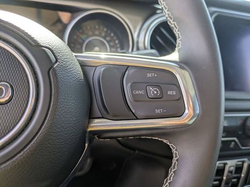 Used 2023 Jeep Wrangler Unlimited Sahara AWD/4WD image 16