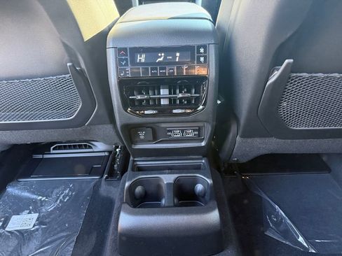 New 2025 Jeep Grand Cherokee L Limited w/ Luxury Tech Group II image 28