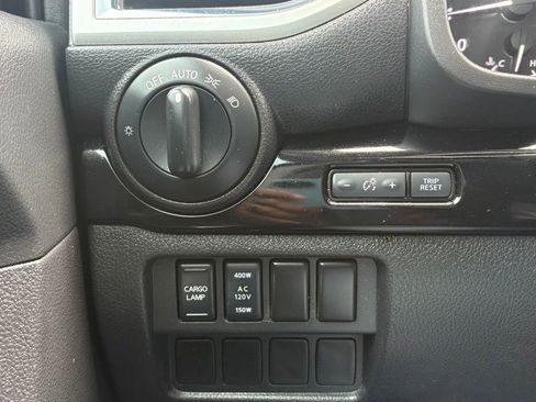 Used 2021 Nissan Titan SV w/ SV Convenience Package RWD image 24