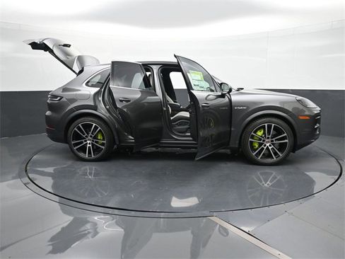 New 2026 Porsche Cayenne S image 36
