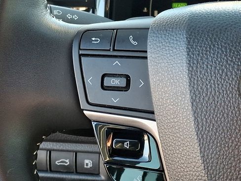 Used 2025 Toyota Camry SE image 20