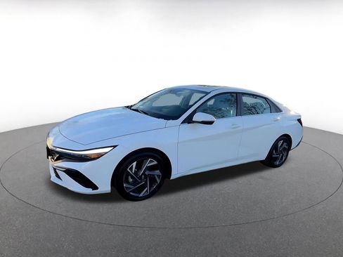 Used 2025 Hyundai Elantra Limited image 8