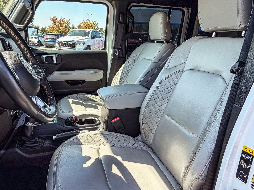 Used 2022 Jeep Wrangler Unlimited Sahara AWD/4WD image 9