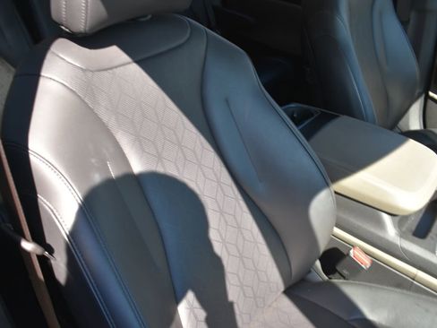 Used 2025 Kia Carnival FWD image 24