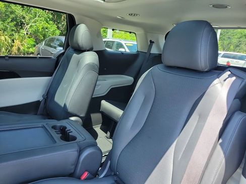 Used 2023 Kia Carnival SX Prestige FWD image 11