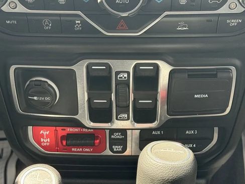 Used 2021 Jeep Gladiator Rubicon w/ Uconnect 4C Nav & Sound Group AWD/4WD image 24