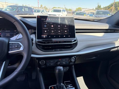 Used 2025 Jeep Compass Limited AWD/4WD image 17