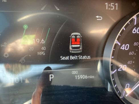 Used 2022 Toyota Highlander XLE FWD image 9