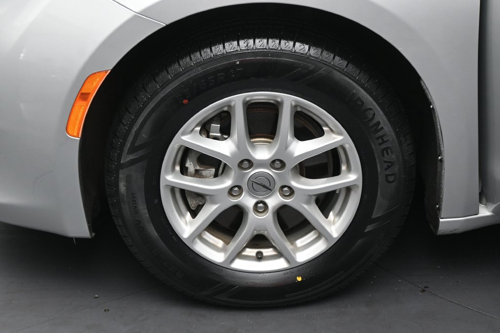 Used 2022 Chrysler Voyager LX FWD image 34