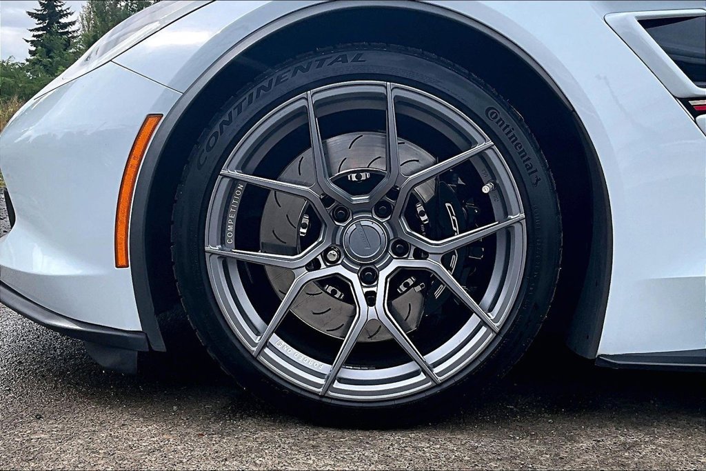 Used 2019 Chevrolet Corvette Grand Sport w/ Grand Sport Heritage Package RWD image 12