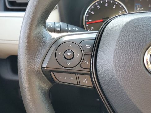 Used 2020 Toyota RAV4 XLE FWD image 20