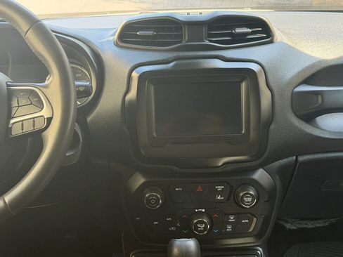 Used 2021 Jeep Renegade Latitude FWD image 13