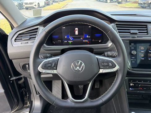 Used 2023 Volkswagen Tiguan SE w/ Panoramic Sunroof Package FWD image 23