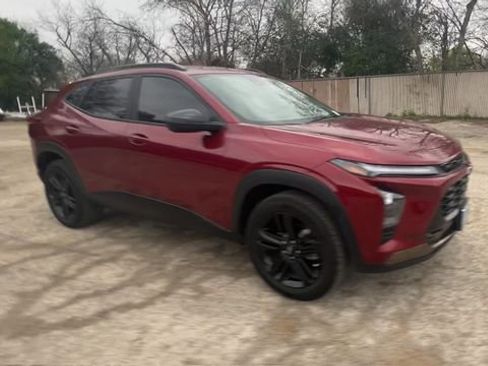 Used 2024 Chevrolet Trax ACTIV w/ Driver Confidence Package image 2